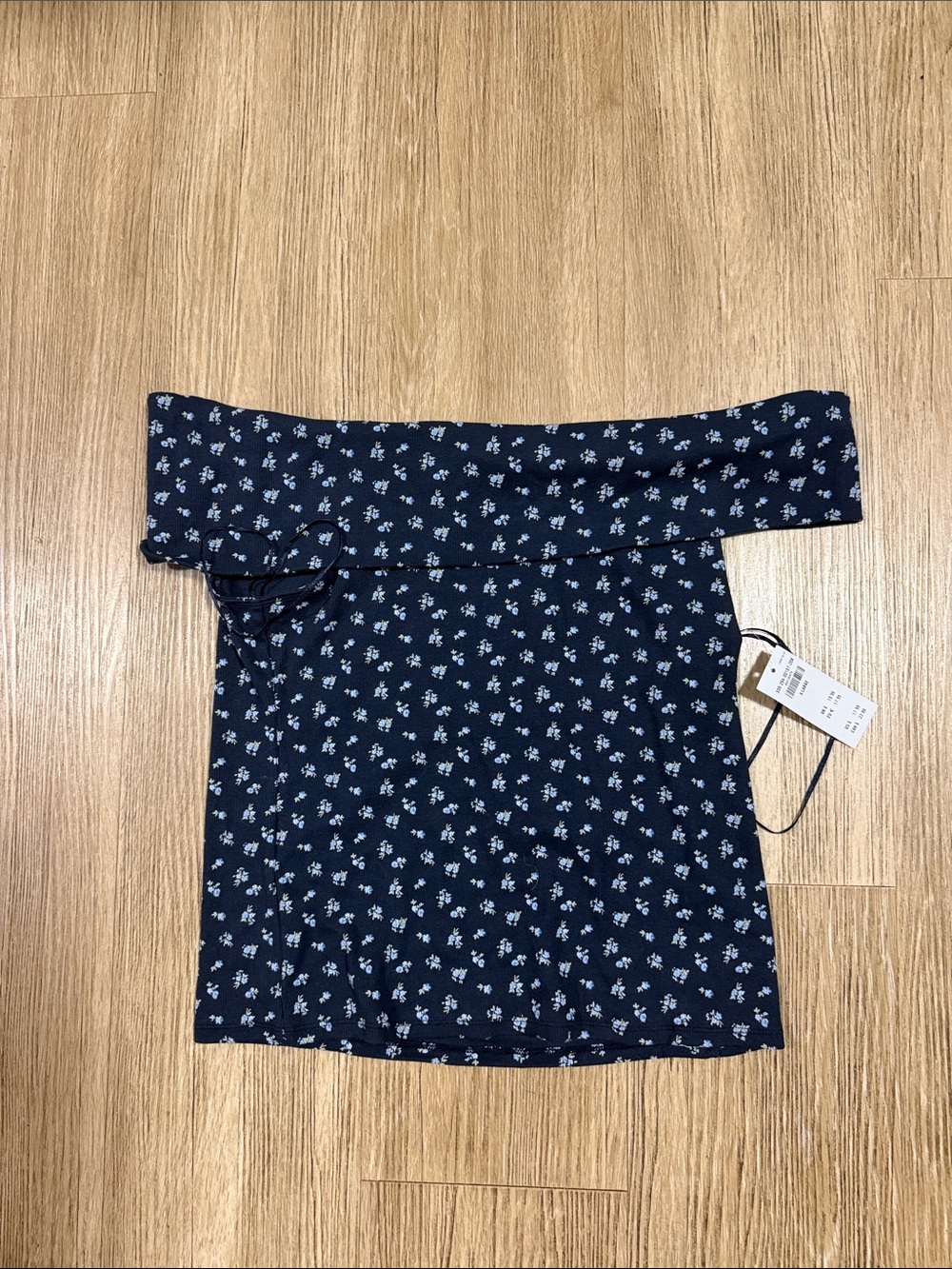 Hollister Off-Shoulder Navy Floral Top Xl